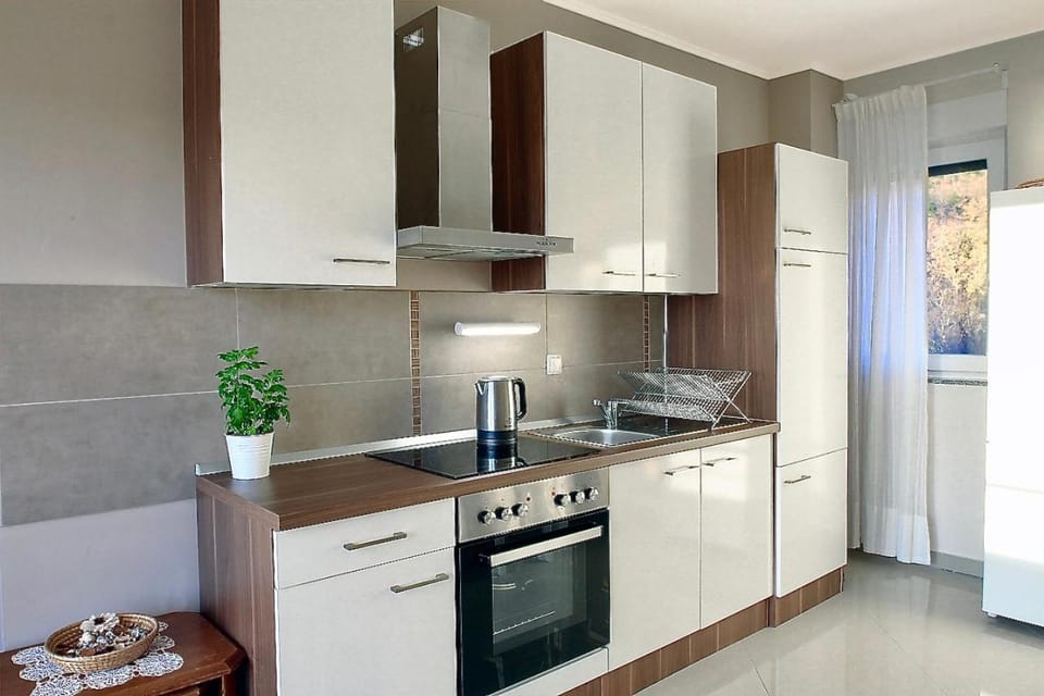 Kitchen or kitchenette, kitchen, kitchen
