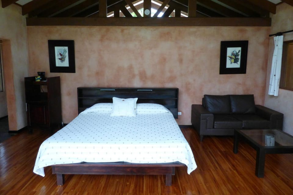 Photo of the whole room, Decorative detail