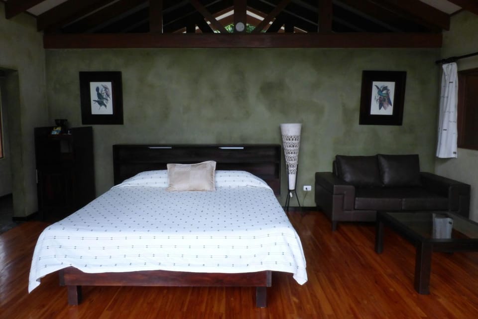 Photo of the whole room, Decorative detail