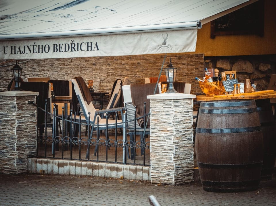 Property building, Restaurant/places to eat, Breakfast
