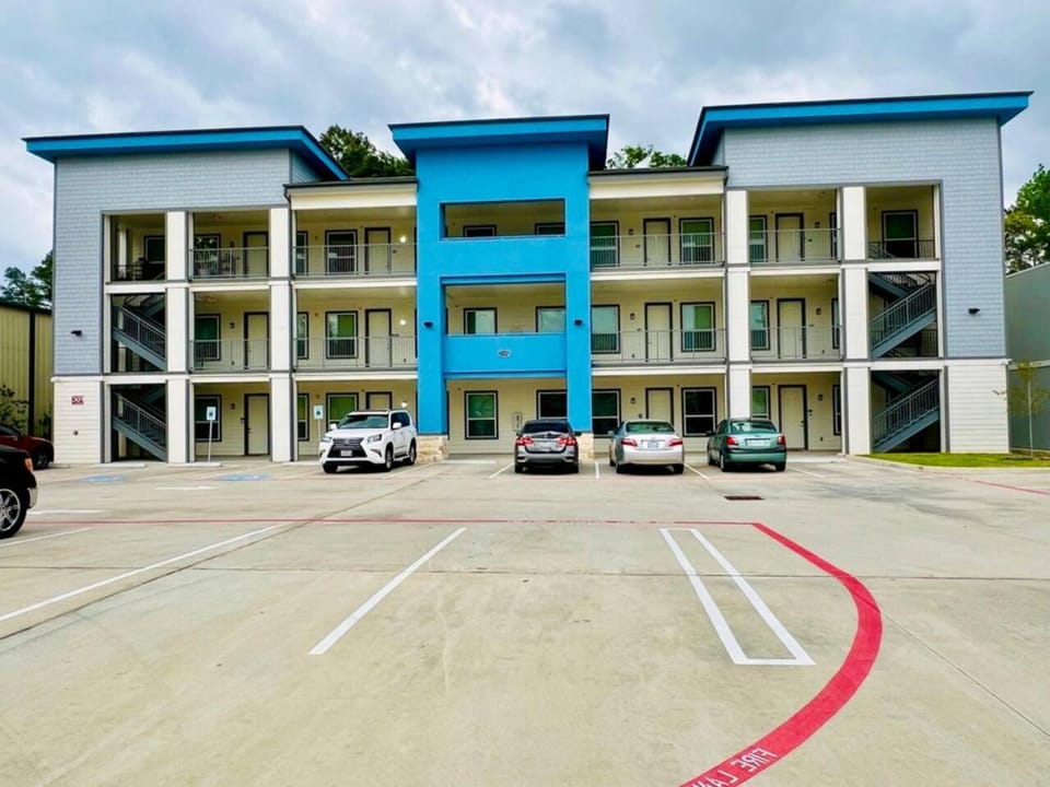 Apt 2 Bedrooms 2 Full Baths FREE Parking & FREE Laundry in Unit Apartment in The Woodlands