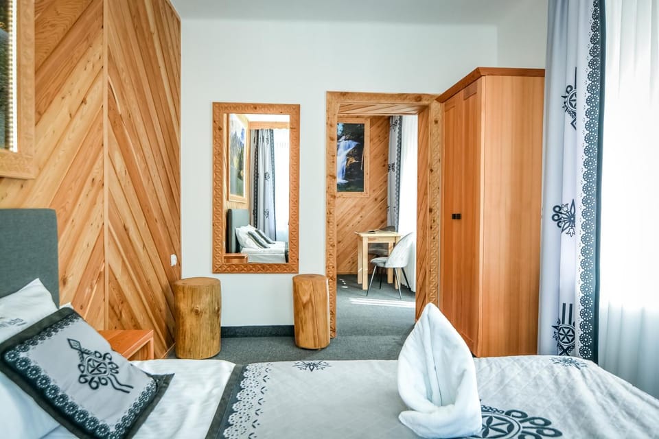 Bed, Living room, Photo of the whole room, Seating area, Bedroom, towels