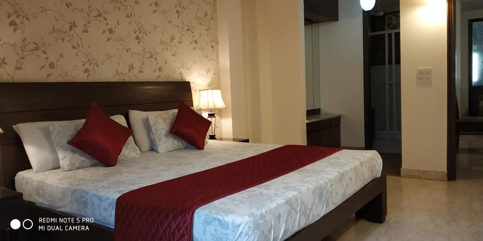 Short Stay Luxury separate 3BHK in green park near metro with lift MINIMUM 3 NIGHTS Apartment in New Delhi