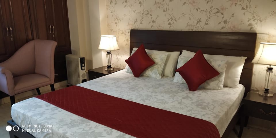 Short Stay Luxury separate 3BHK in green park near metro with lift MINIMUM 3 NIGHTS Apartment in New Delhi