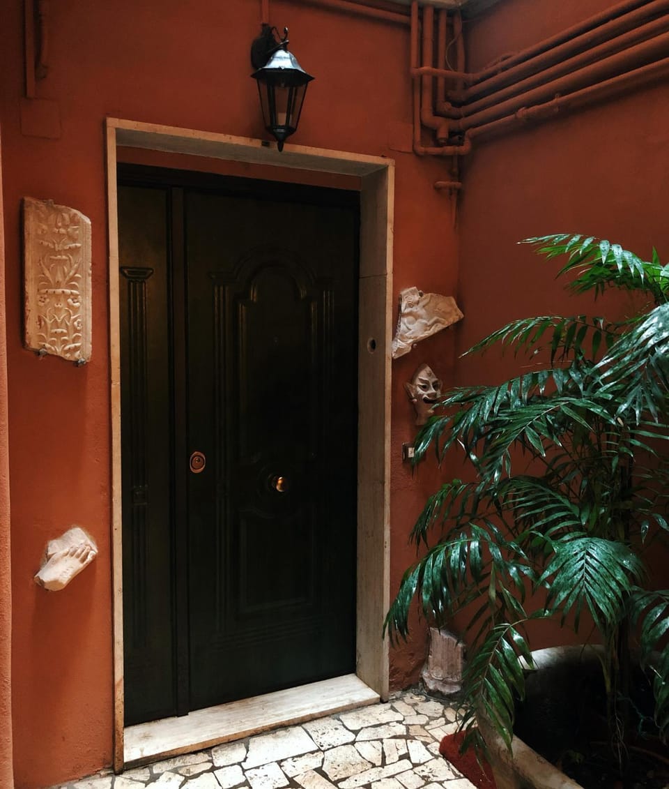 Facade/entrance