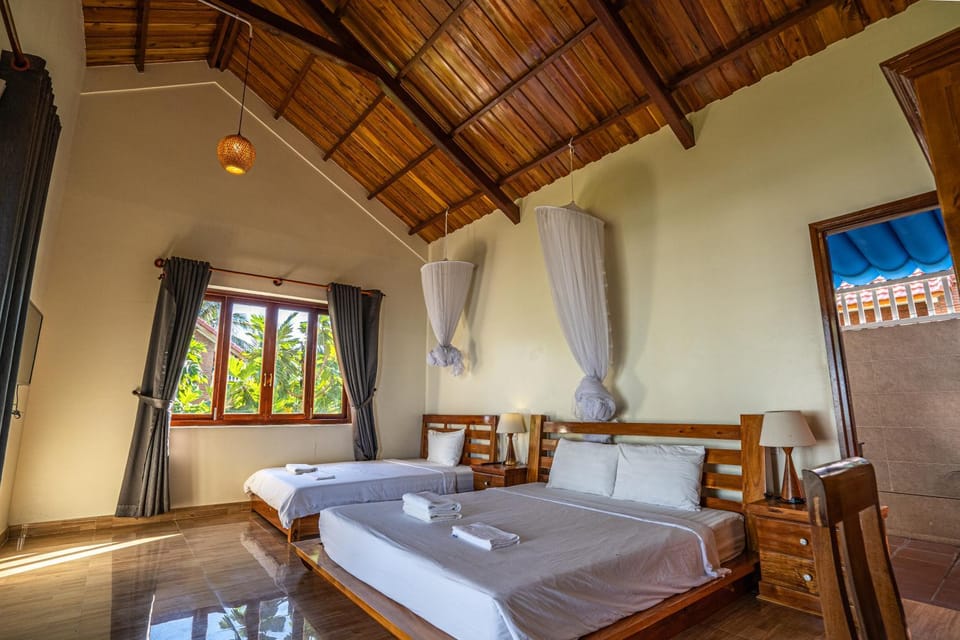 Bed, Photo of the whole room, Bedroom, towels, air conditioner