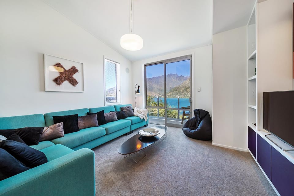 Natural landscape, TV and multimedia, Living room, Seating area, Evening entertainment, Lake view, Mountain view