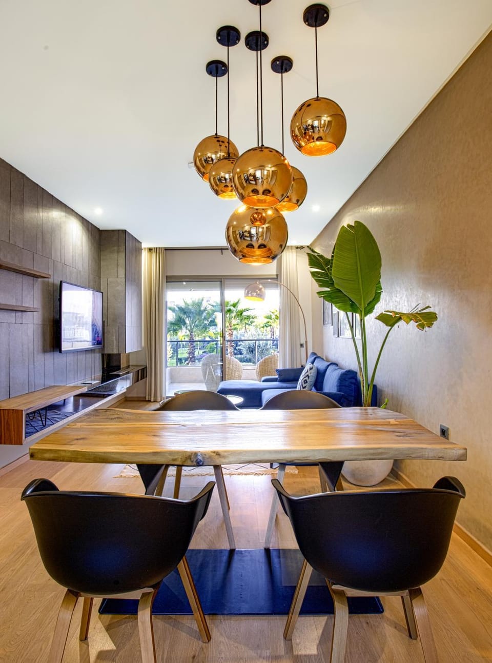 Living room, Seating area, Lunch, Lunch