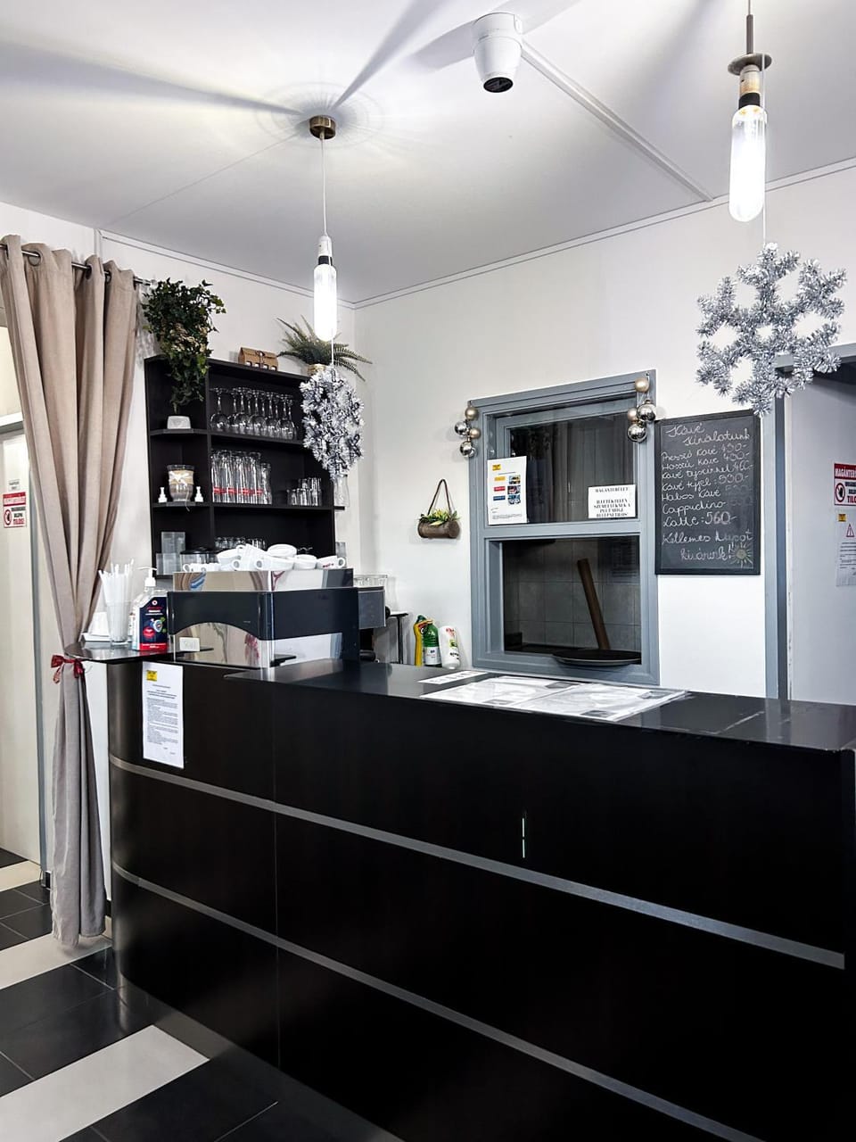 Food and drinks, minibar, Internal: Not applicable to any particular room