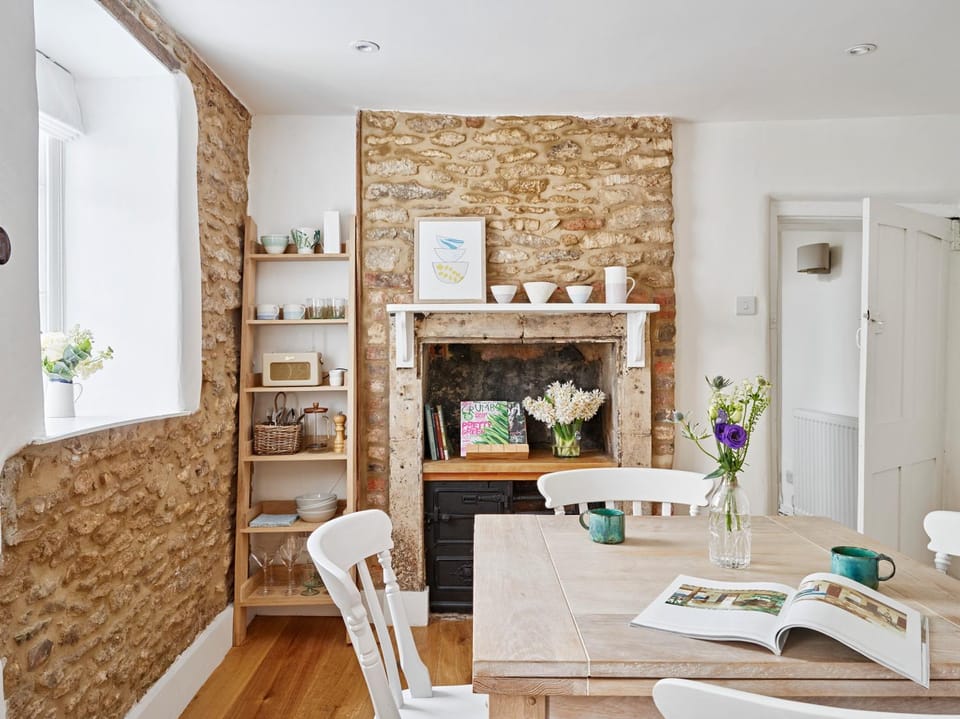 Kitchen or kitchenette, Seating area, Dining area