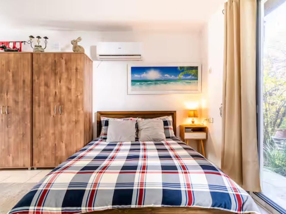 Bed, Photo of the whole room, Bedroom, wardrobe, air conditioner
