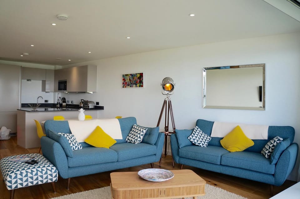 TV and multimedia, Coffee/tea facilities, Balcony/Terrace, Kitchen or kitchenette, Living room, Seating area, Dining area