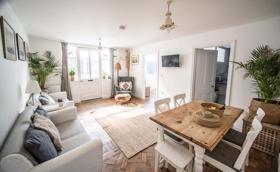 Flat 1 Teneriffe House in Lyme Regis