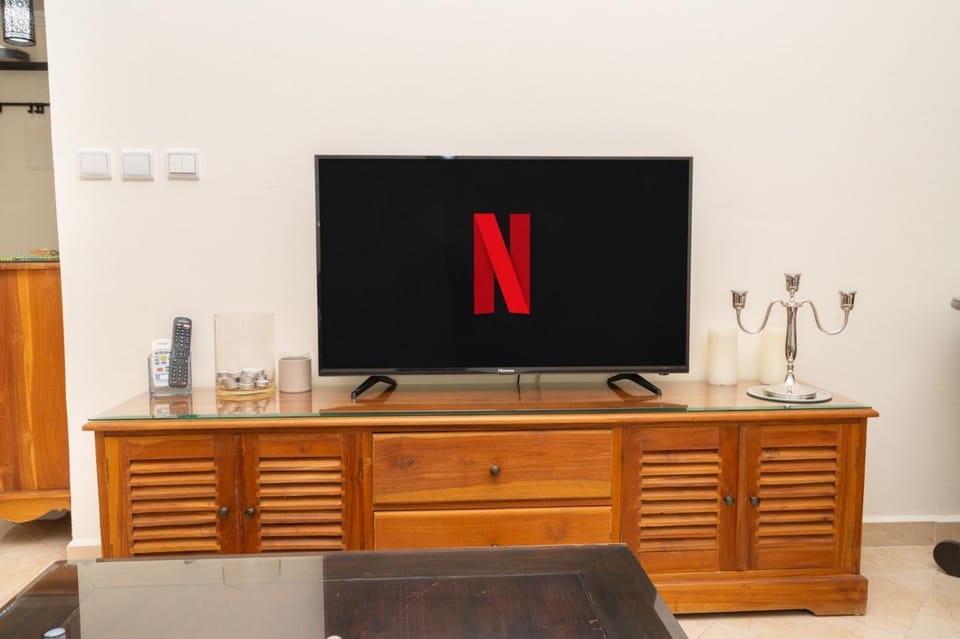 ZEN, WIFI FIBRE, NETFLIX, CENTRE, PLAGE, TANGERBNB com Apartment in Tangier