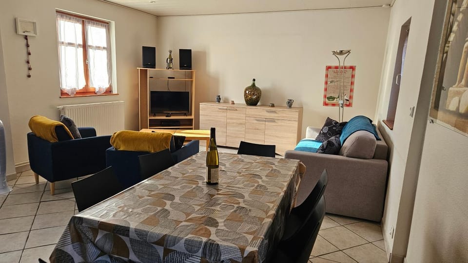 Living room, Dining area