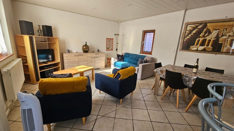 TV and multimedia, Living room, Dining area