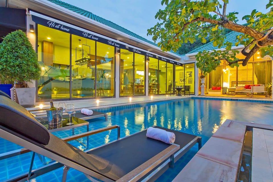 Swimming pool, sunbed