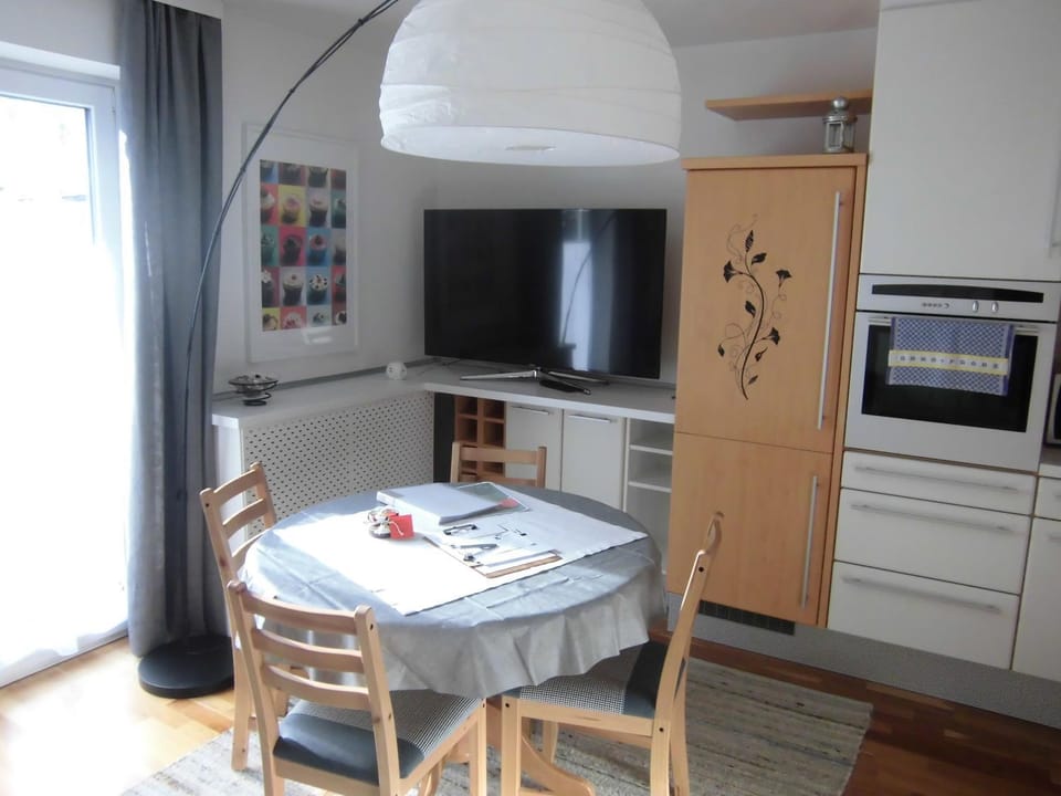 TV and multimedia, Kitchen or kitchenette, Dining area, pet friendly