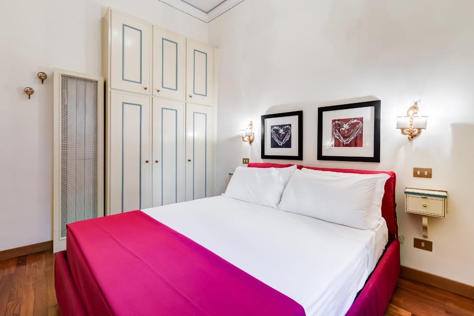 Photo of the whole room, Decorative detail, Bedroom