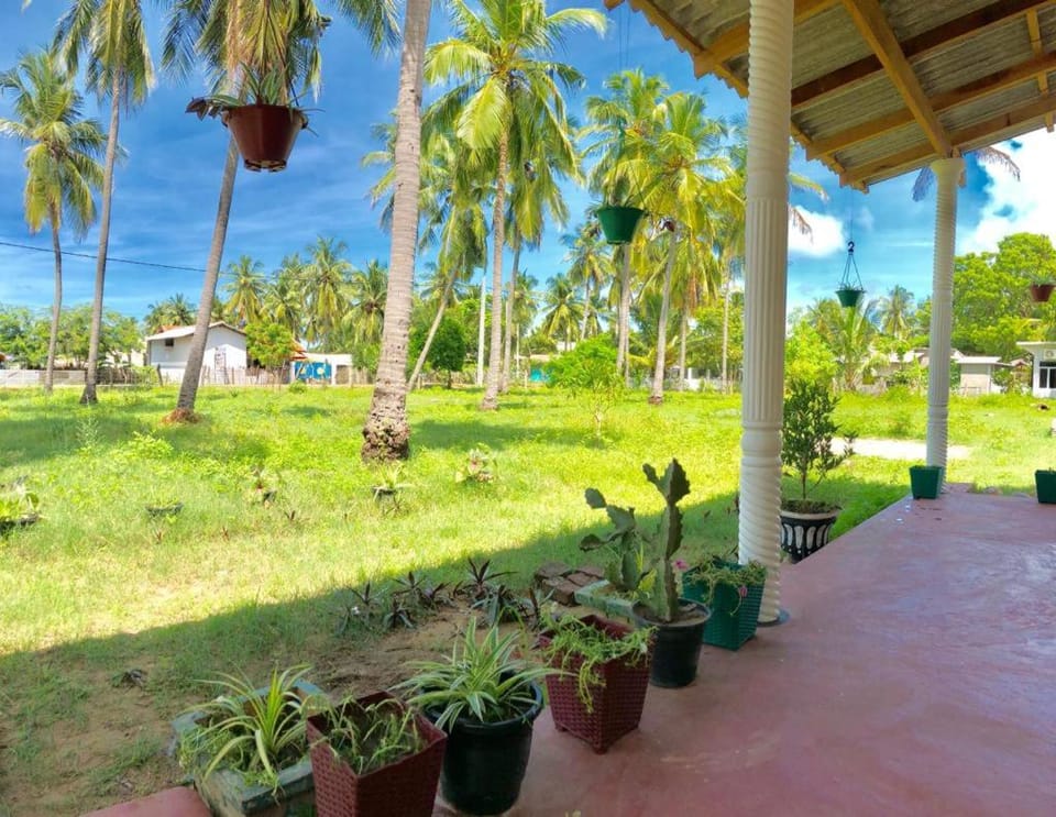 Sai Seashell Rest Inn Nilaveli Hotel in Sri Lanka