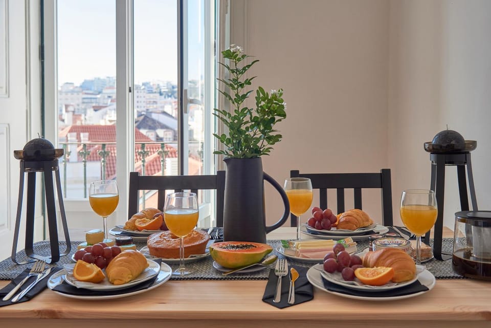 Kitchen or kitchenette, Dining area, City view, Landmark view, Street view