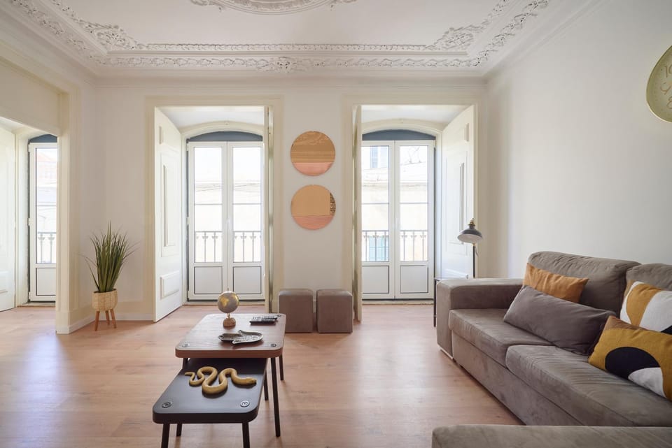 Balcony/Terrace, Living room, City view, Landmark view, Street view