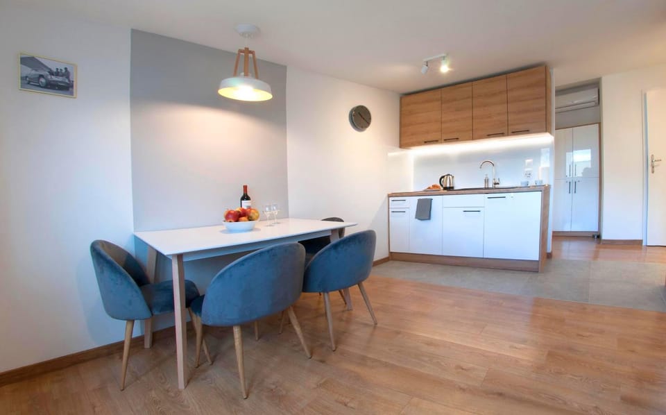 Kitchen or kitchenette, Living room, Dining area