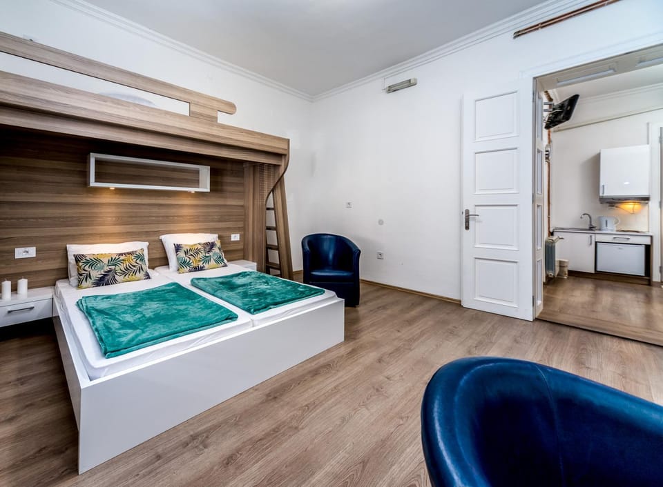 Photo of the whole room, Bedroom