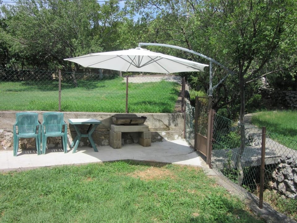 Patio, BBQ facilities
