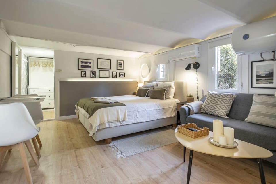 NEW Renovated COZY APPARTMENT CENTRIC Apartment in Barcelona