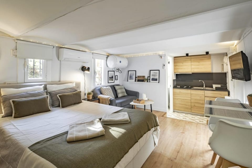 NEW Renovated COZY APPARTMENT CENTRIC Apartment in Barcelona