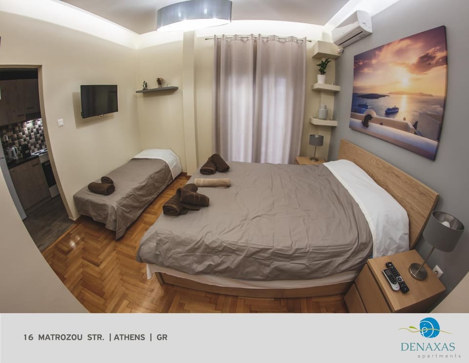 Staff, Bed, TV and multimedia, Living room, Photo of the whole room, Decorative detail, Seating area, Bedroom, Guests, older children, group of guests, Family