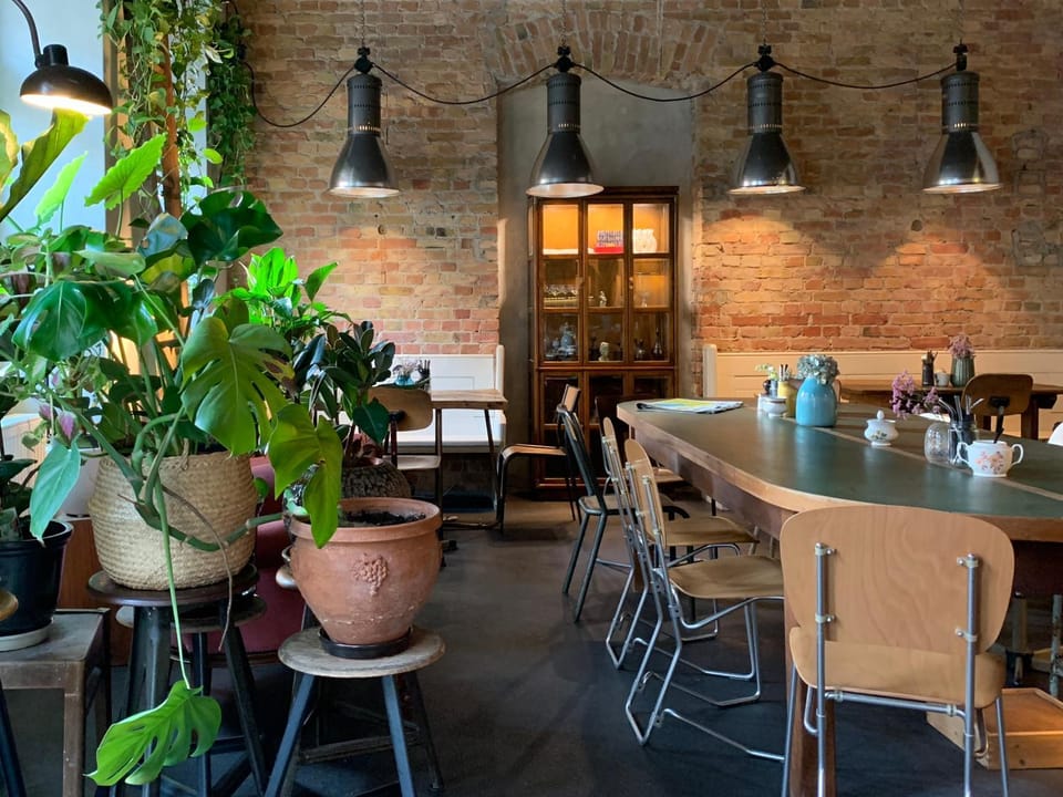 Property building, Day, Coffee/tea facilities, Food and drinks, Photo of the whole room, Seating area, Dining area, Autumn, On site, Area and facilities