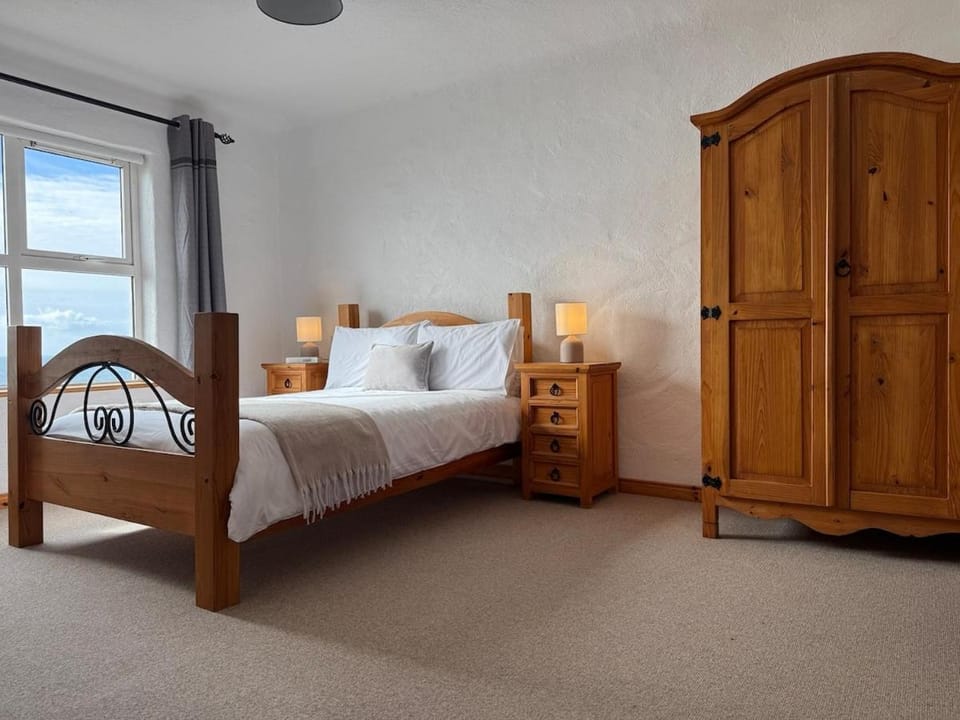 Bed, Photo of the whole room, Bedroom, wardrobe