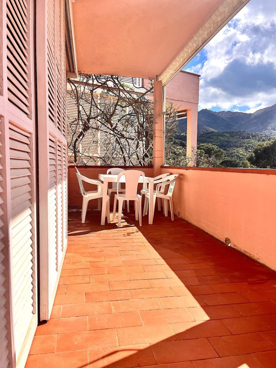 Natural landscape, Balcony/Terrace, Dining area, Mountain view