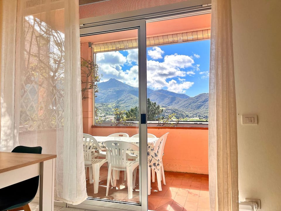Day, Natural landscape, View (from property/room), Balcony/Terrace, Dining area, Mountain view