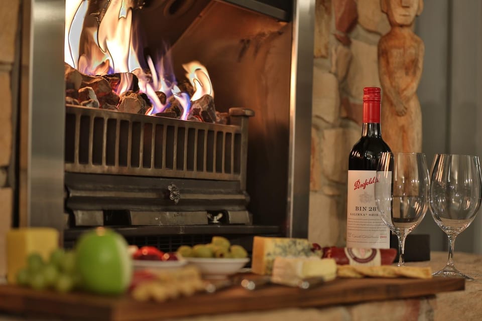 Ironstone Romantic Couples Retreat Apartment in Halls Gap