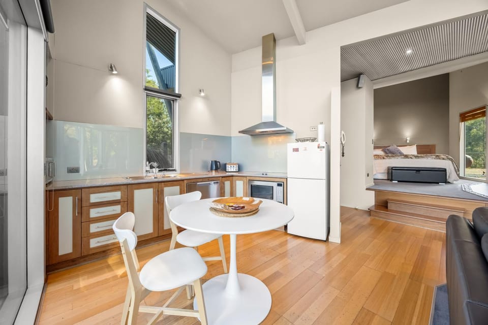 Ironstone Romantic Couples Retreat Apartment in Halls Gap