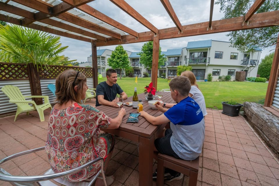 BBQ facilities, Garden, Dining area