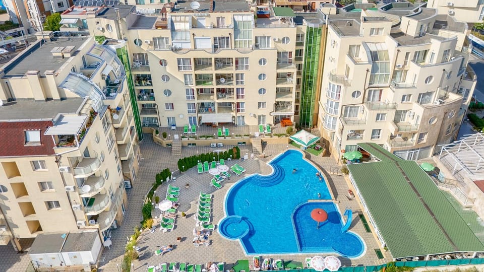 Property building, Pool view