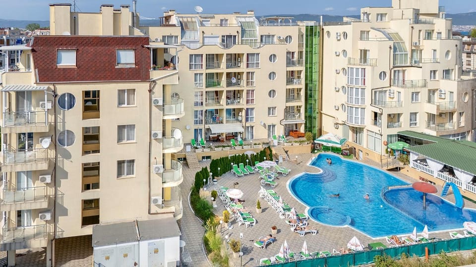 Property building, Pool view, Swimming pool