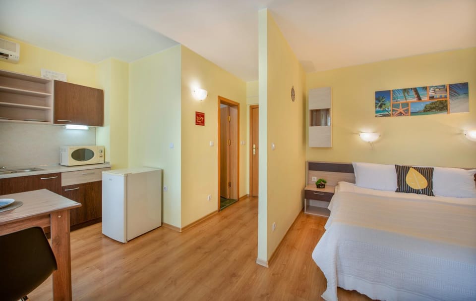Kitchen or kitchenette, Photo of the whole room