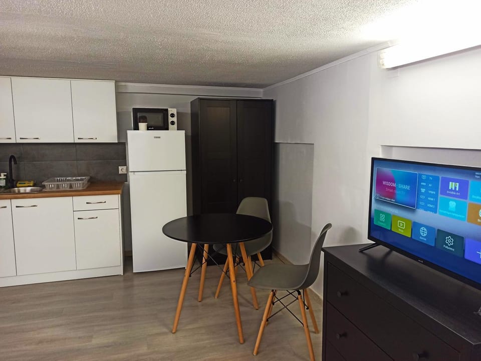 Data Maisonettes - City Center Budget Semi Basement Apartment hotel in Decentralized Administration of the Aegean