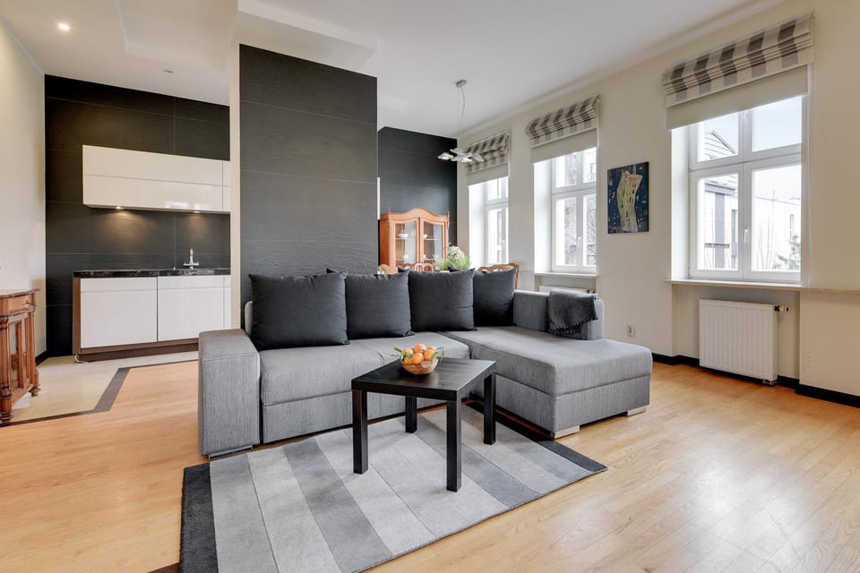 TV and multimedia, Kitchen or kitchenette, Living room, Seating area