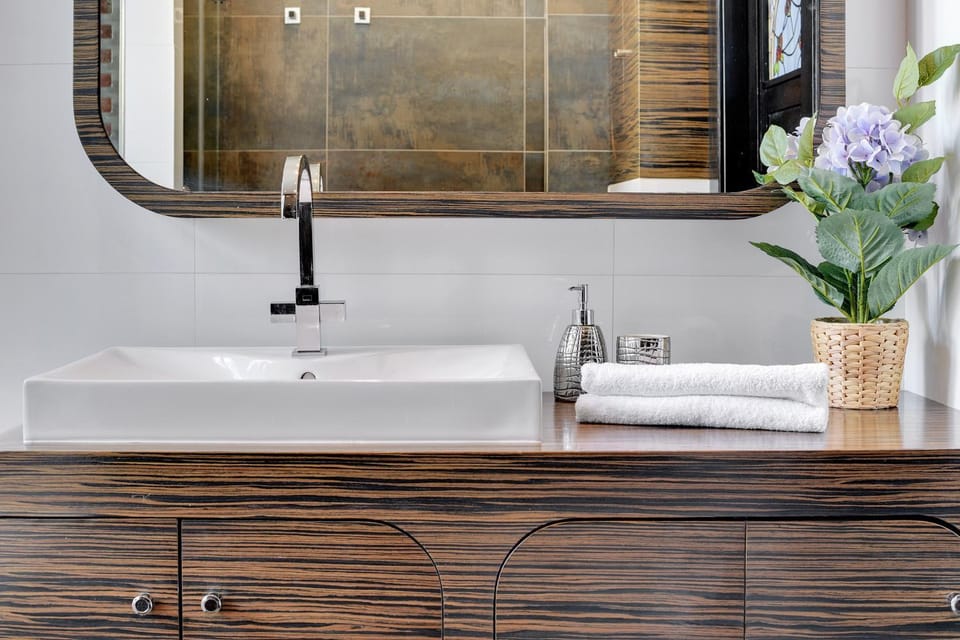 Bathroom, towels