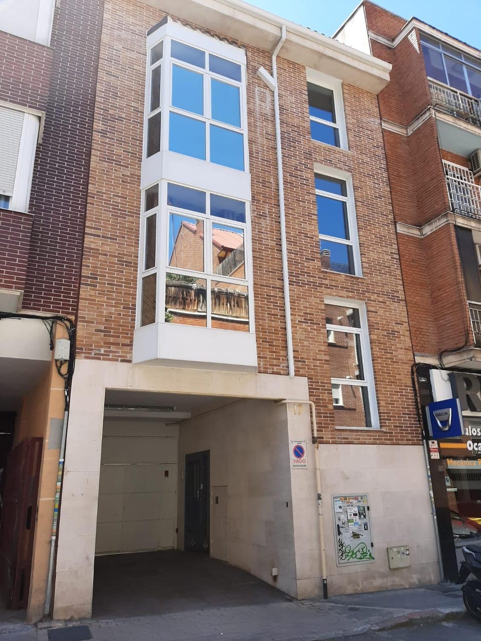 Facade/entrance
