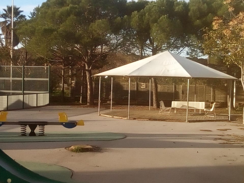 Mobil Home Méditerranée avec terrasse Campground/ 
RV Resort in Occitanie
