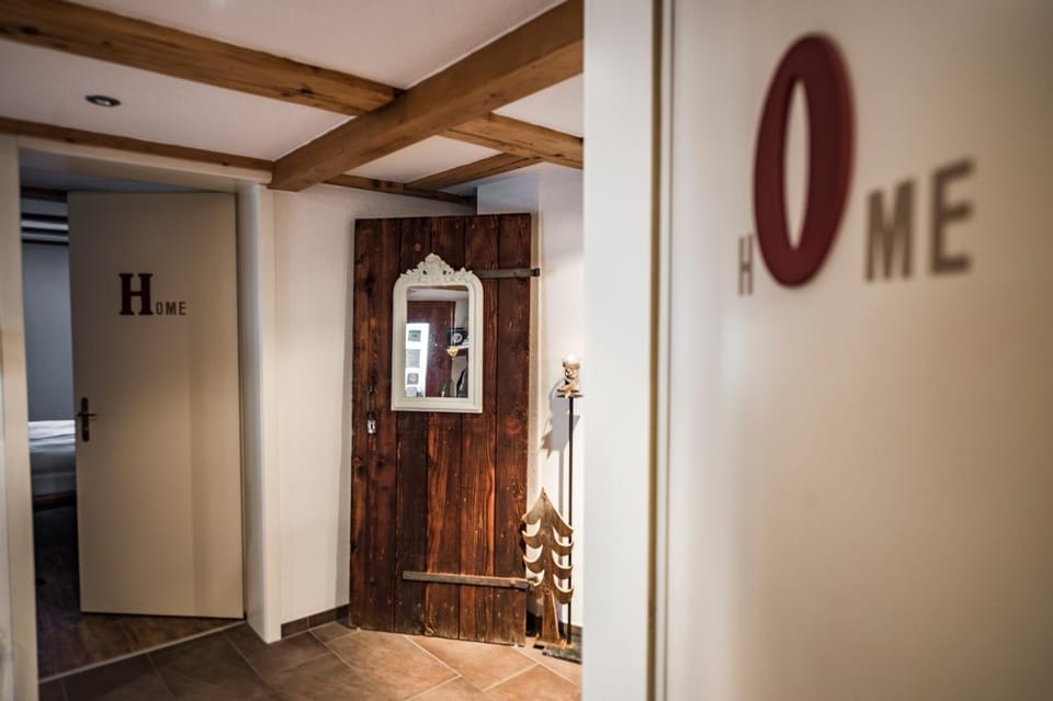 Property logo or sign, Photo of the whole room