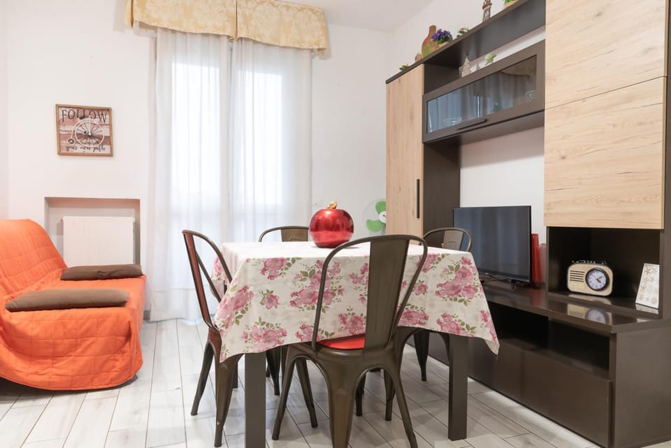CASE VACANZE ROSA CON SERVIZIO SPIAGGIA House in Emilia-Romagna