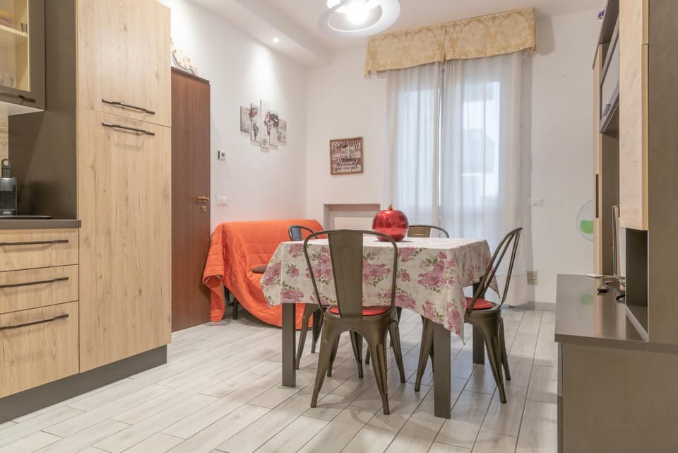 CASE VACANZE ROSA CON SERVIZIO SPIAGGIA House in Emilia-Romagna